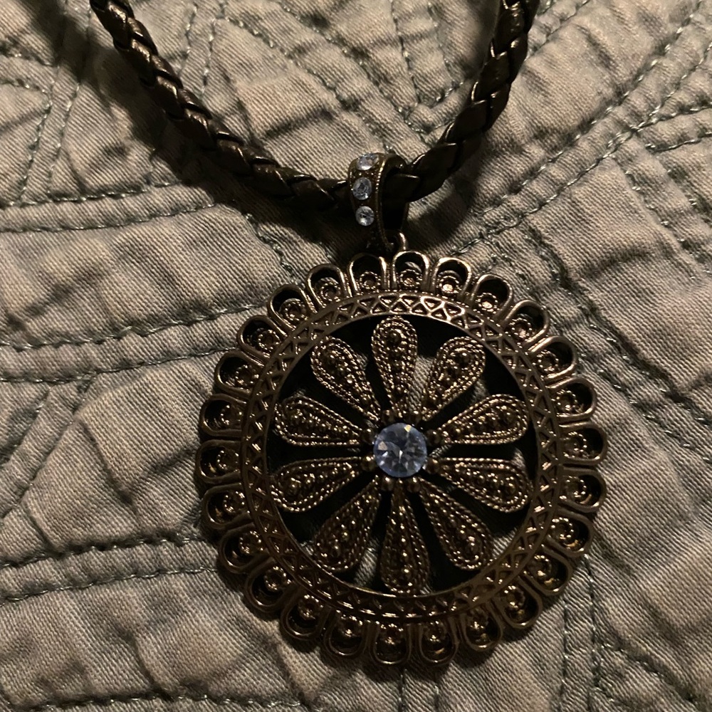 Pendant Neclace - Picture 3 of 3